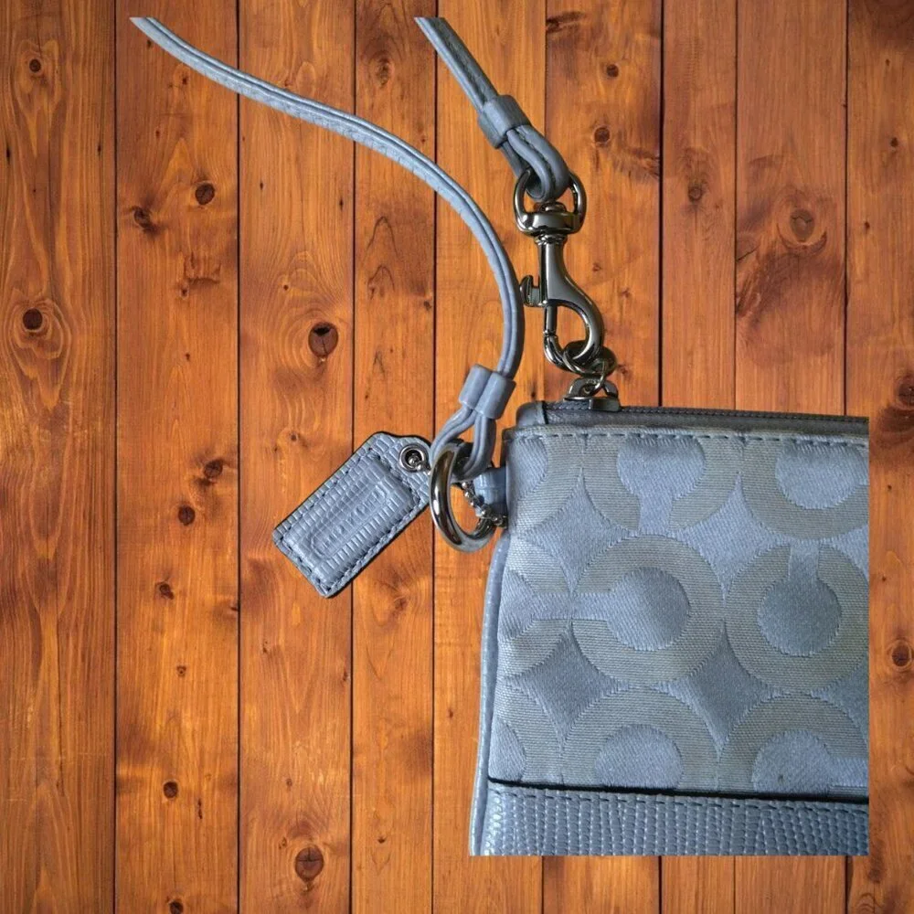 Coach Kristin OP ART Fog Light Gray Sateen Wristlet Signature Classic Charm
